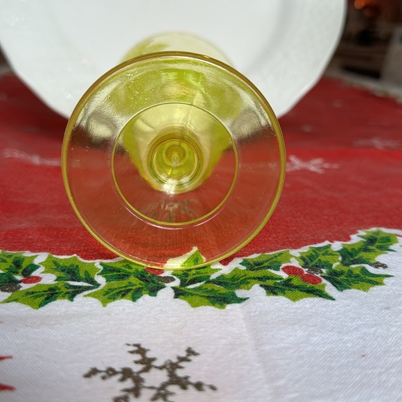 Vintage Vaseline glass a pair goblets green Shine in sunlight embossed  pattern - Picture 4 of 5